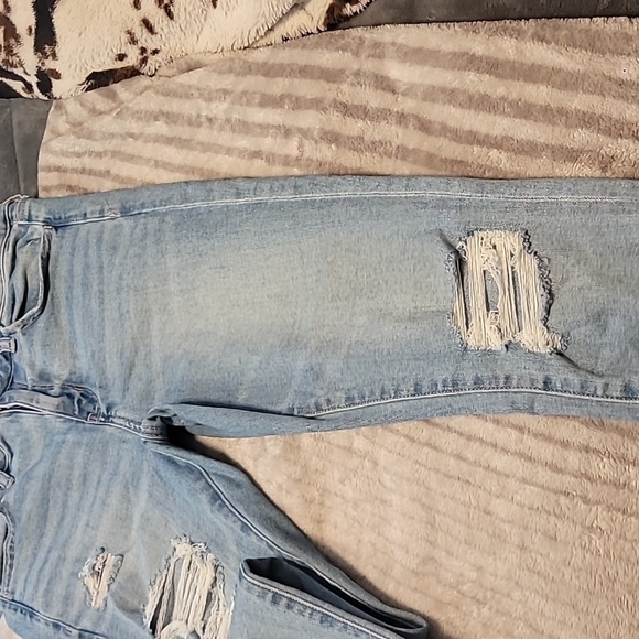American Eagle Next Level Stretch Distressed Jeans - Picture 3 of 6